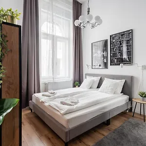  Apartament E32 - Oktogon Panorama Suite - Best Location - By Bqa Węgry